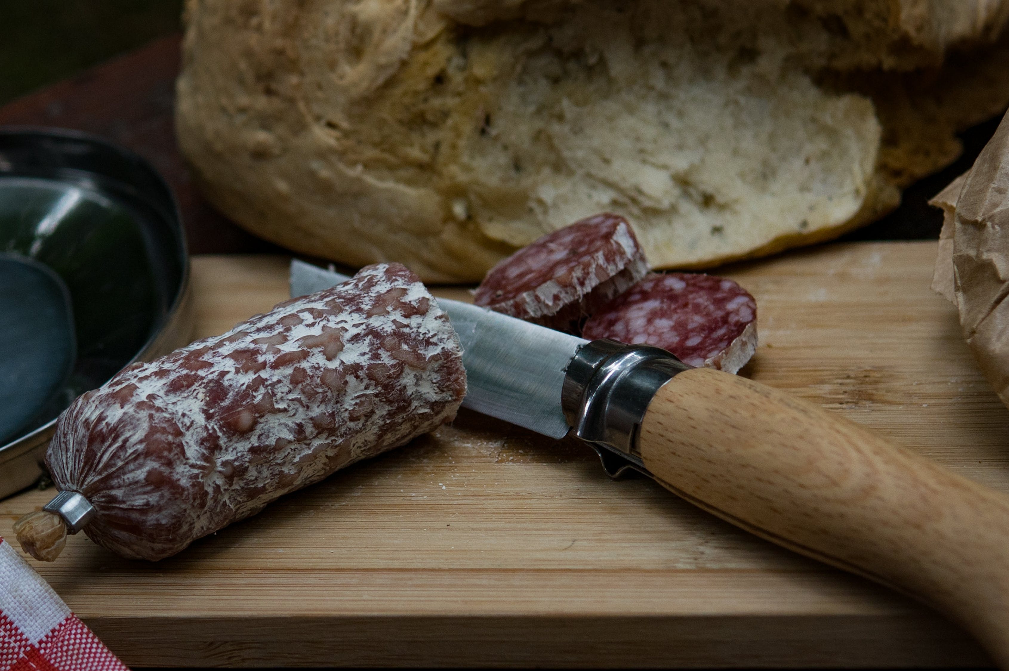 Salami Et Couteau